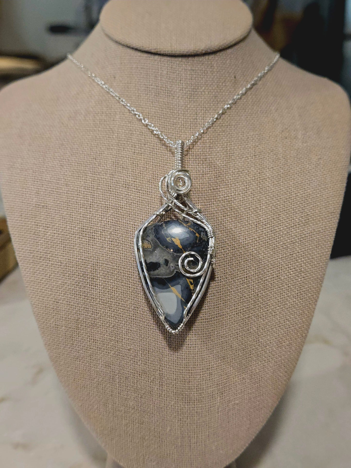 Maligano Jasper in Sterling Silver Wire