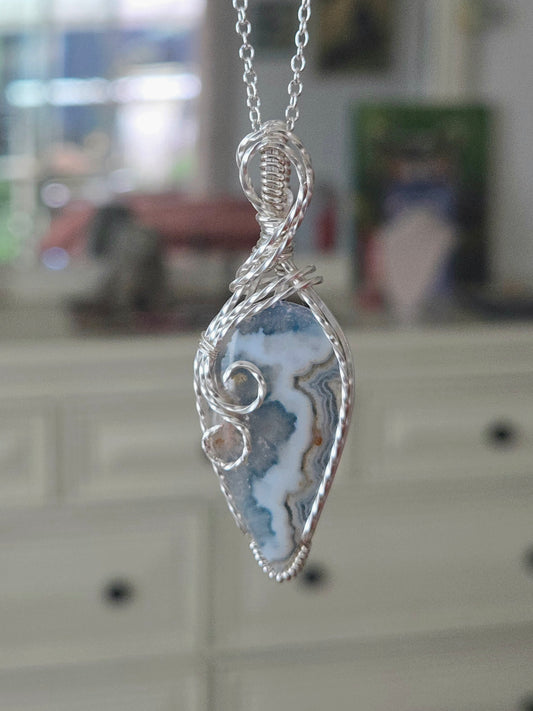 Plume Agate Doublet in Silver Plated Wire